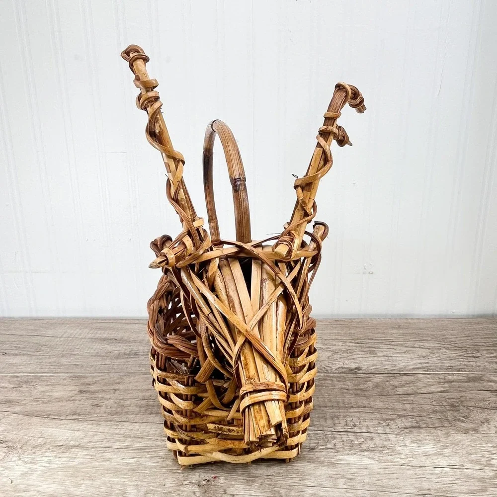 Vintage Wicker Reindeer Basket - Retro Woven Deer Basket